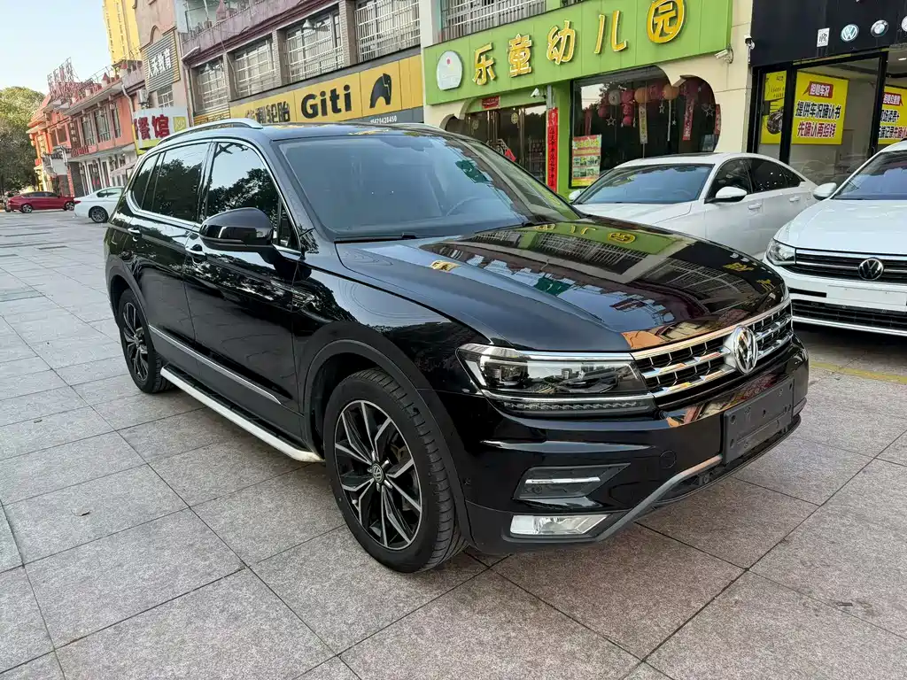 VOLKSWAGEN TIGUAN L