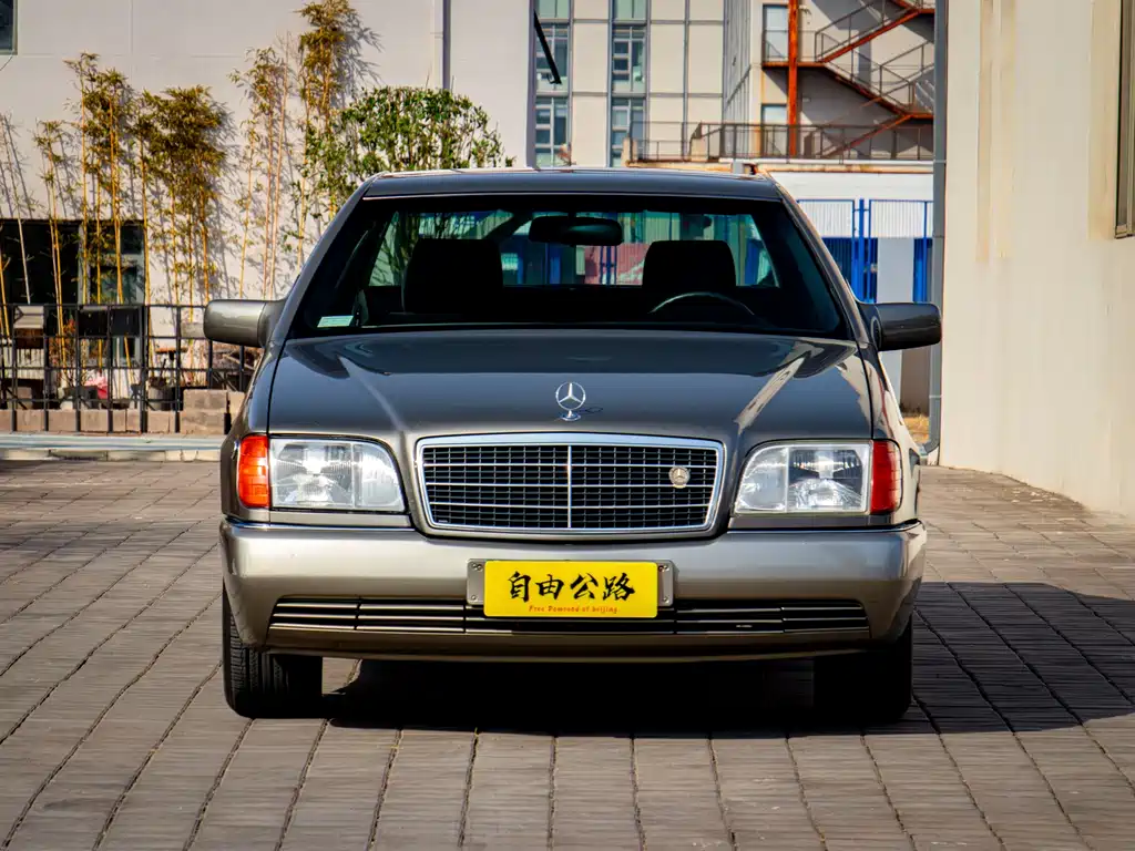 Mercedes-Benz S-Class 1993