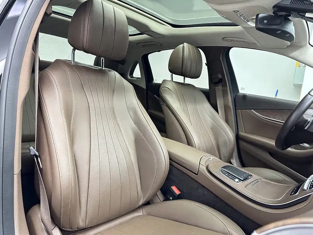 Mercedes-Benz E-Class — миниатюра 16
