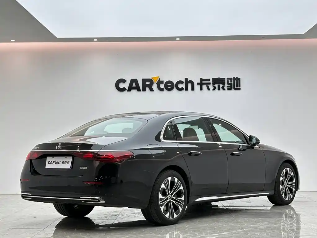 Mercedes-Benz E-Class — миниатюра 5