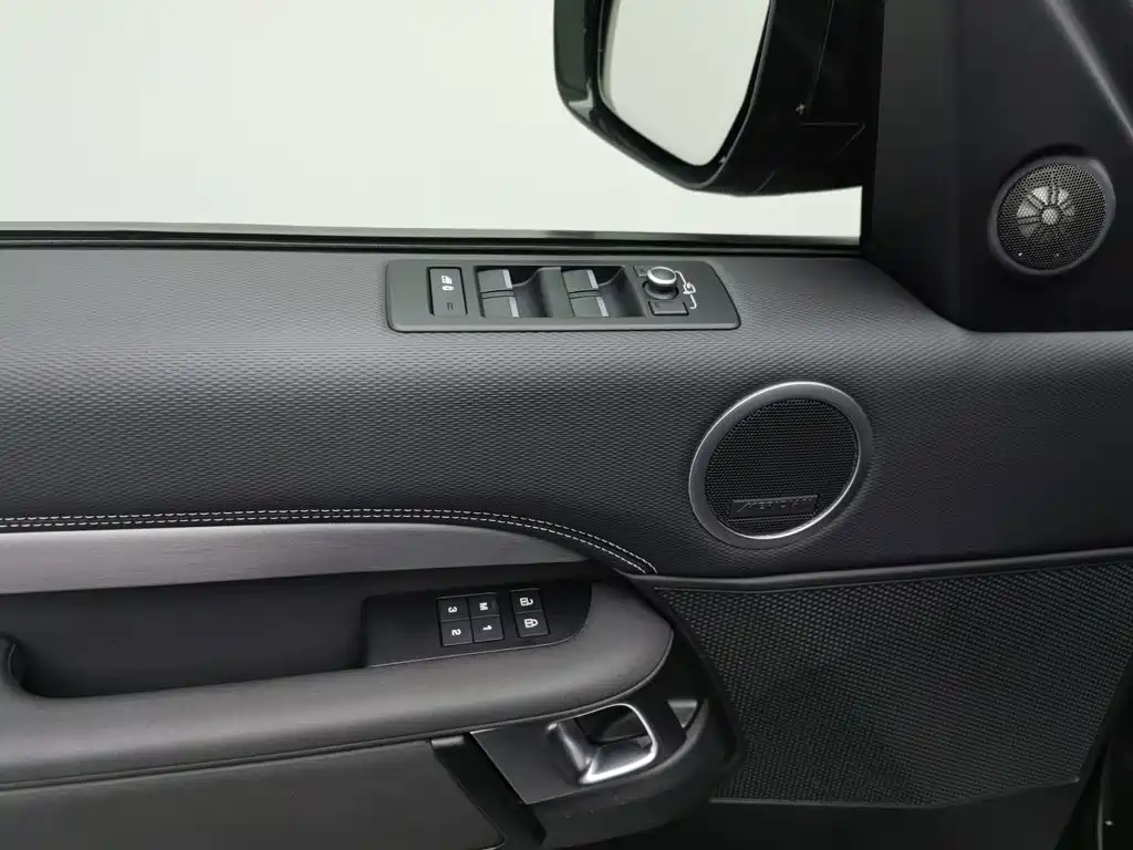 Land Rover Discovery — миниатюра 9