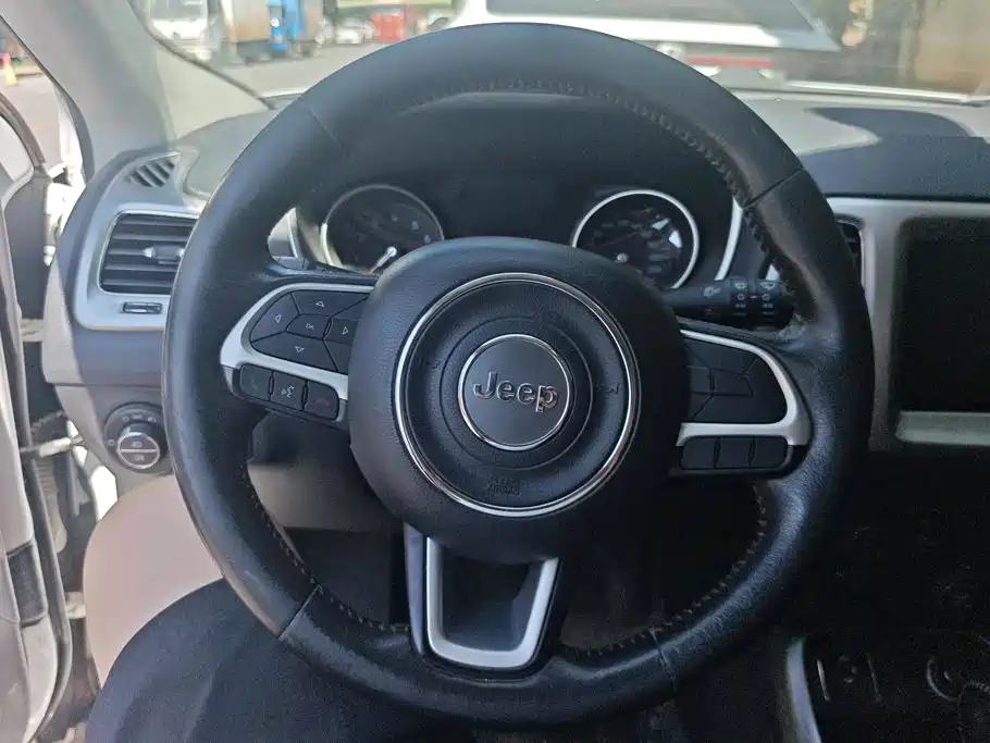 Jeep Compass — миниатюра 15