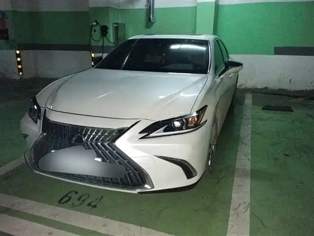 lexus es