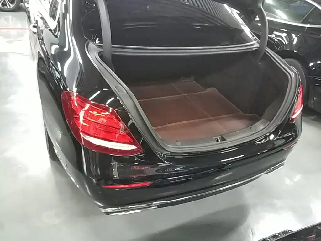 Mercedes-Benz E-Class — миниатюра 19