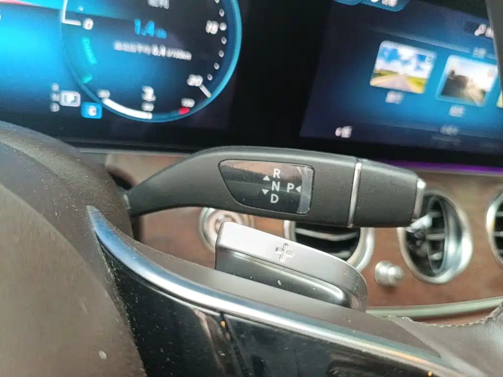 Mercedes-Benz E-Class — миниатюра 7