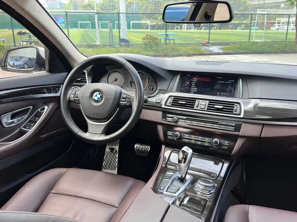BMW 5 Series — миниатюра 12