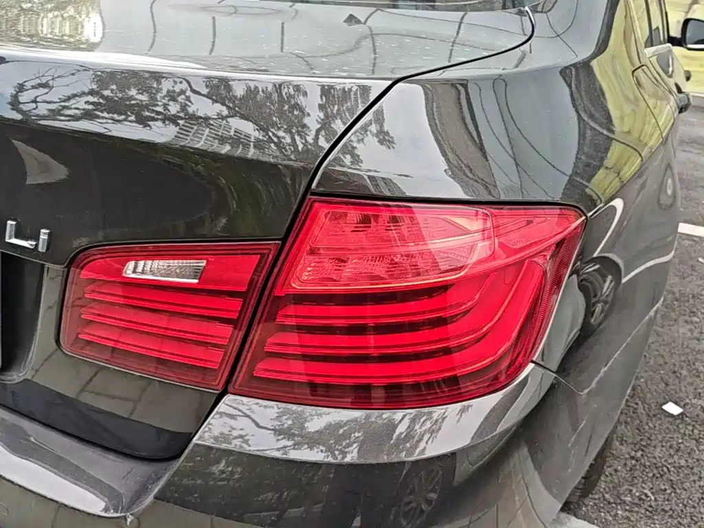 BMW 5 Series — миниатюра 8