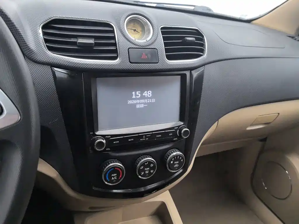 Wuling Hongguang — миниатюра 12
