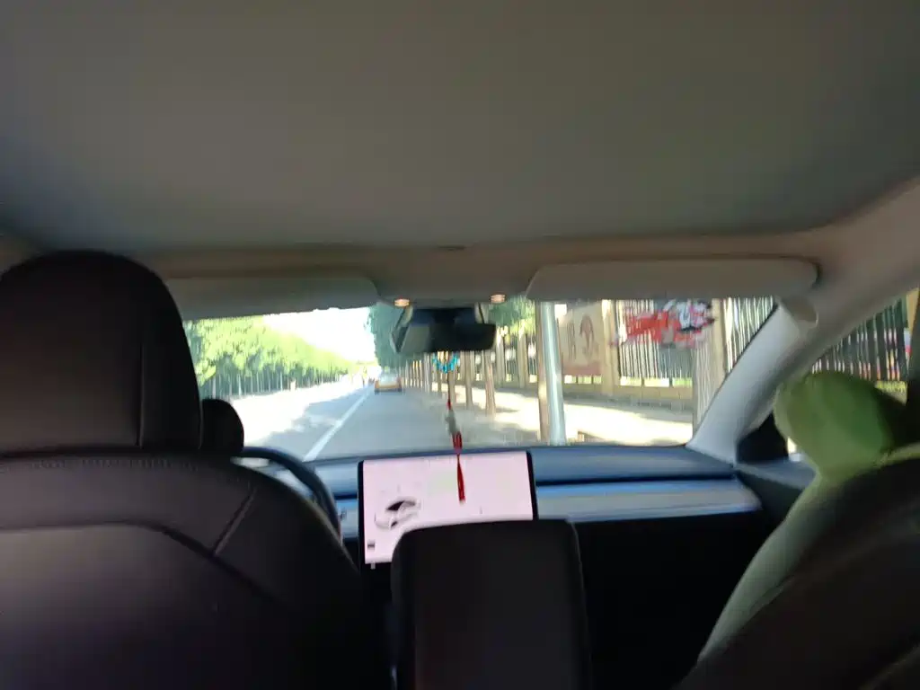 Tesla Model 3 — миниатюра 14