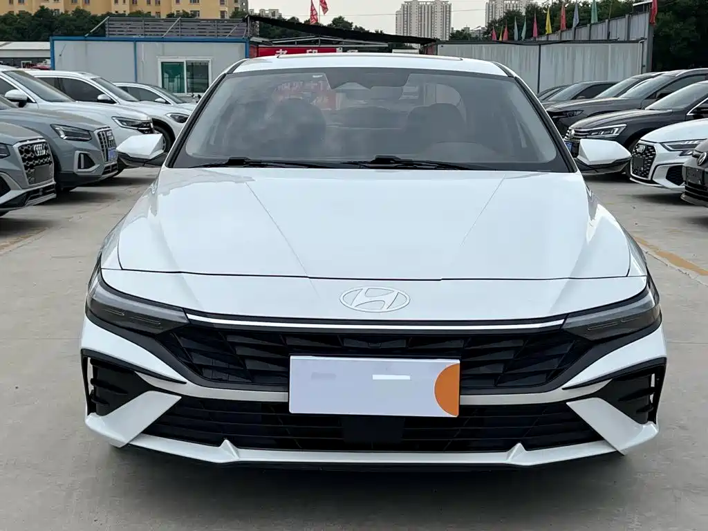 Hyundai Elantra 2023 1.5L CVT LUX Luxury