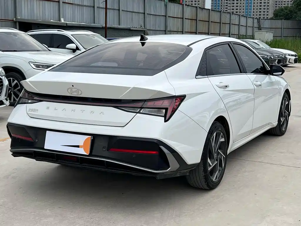 Hyundai Elantra 2023 1.5L CVT LUX Luxury