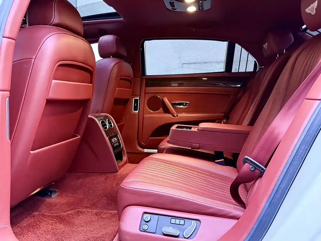 Bentley Flying Spur — миниатюра 4