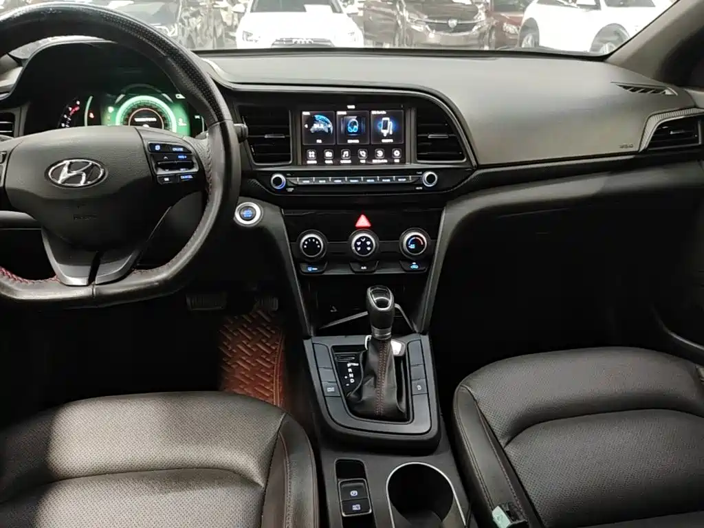 Hyundai Elantra — миниатюра 14