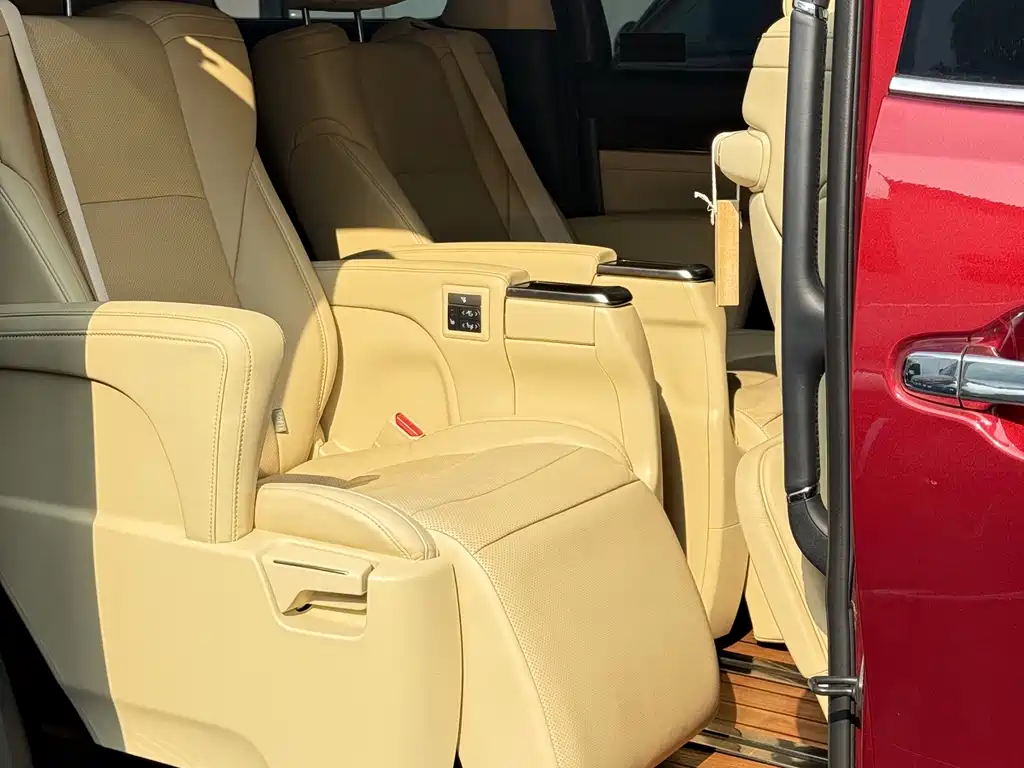 Toyota Alphard — миниатюра 21
