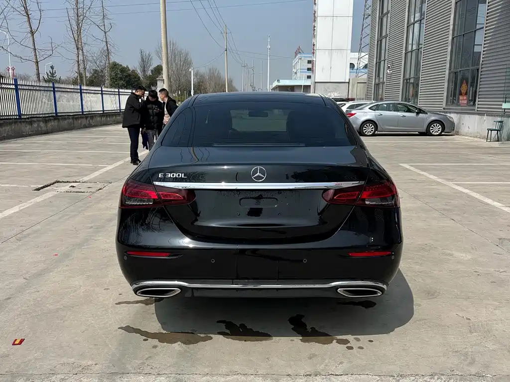 Mercedes-Benz E-Class — миниатюра 7