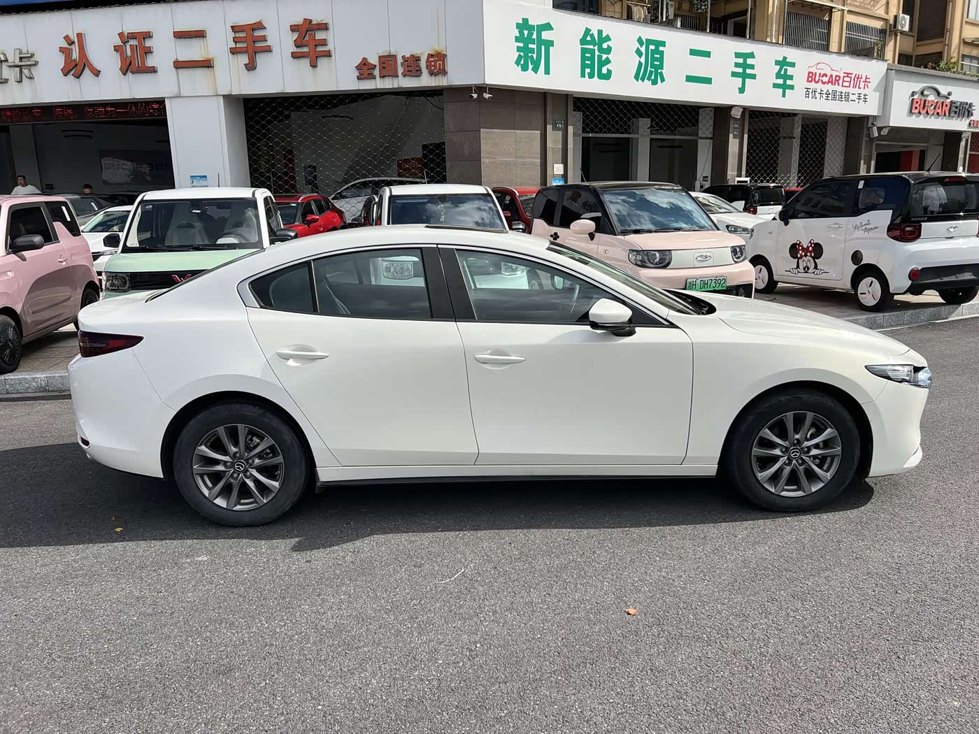 Mazda Mazda3 Axela 1.5 л 2021 г. Белый, пробег 40000 км