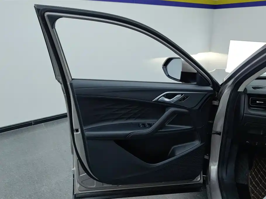 ROEWE RX5 NEW ENERGY