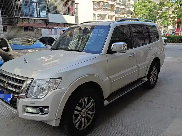Mitsubishi Pajero (Import) 2020