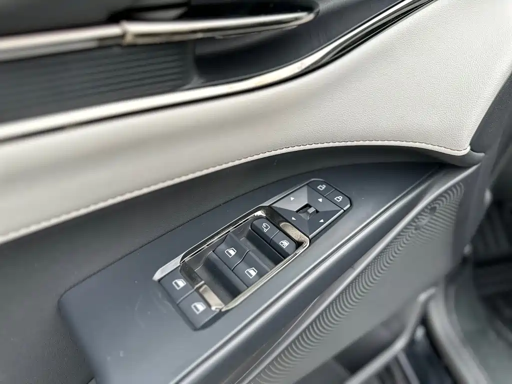 Ford Mondeo — миниатюра 6