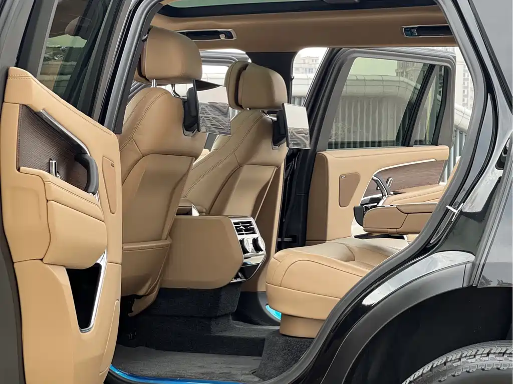 Land Rover Range Rover 2024 3.0 L6 400PS Long Wheelbase