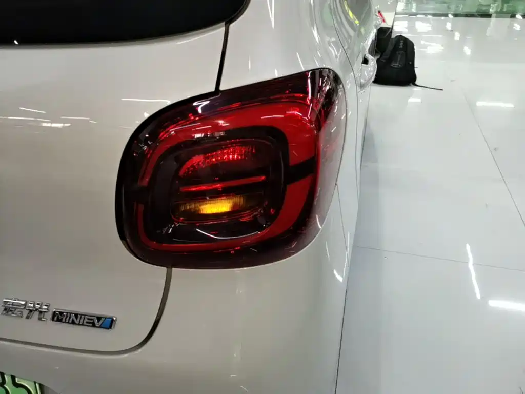 Wuling MINIEV — миниатюра 8