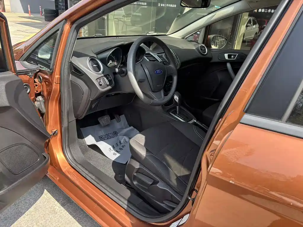 Ford Fiesta Hatchback 1.5L Auto Fashion Type, фото 6