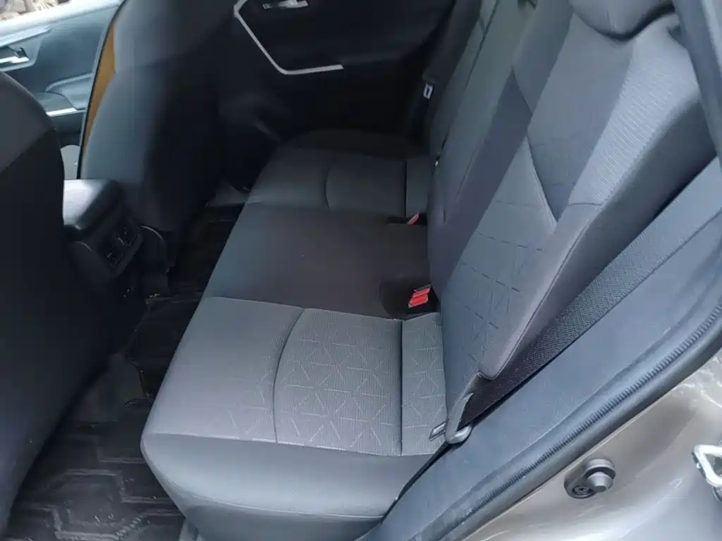 Toyota RAV4 — миниатюра 17