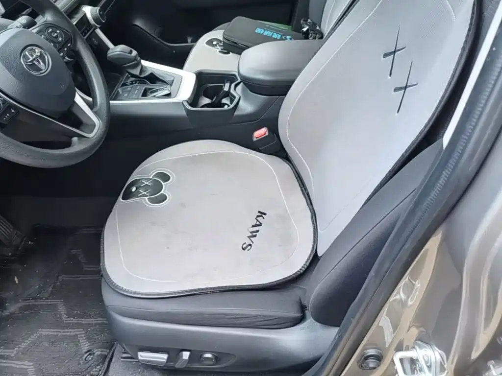 Toyota RAV4 — миниатюра 15