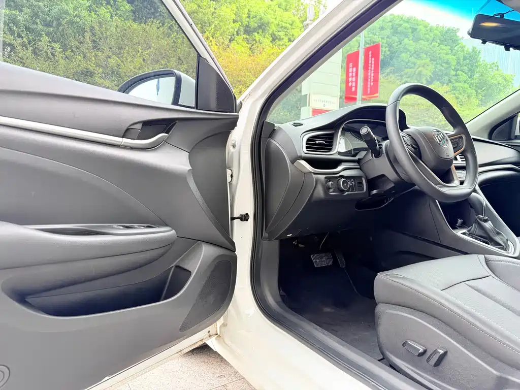 Buick Excelle — миниатюра 12