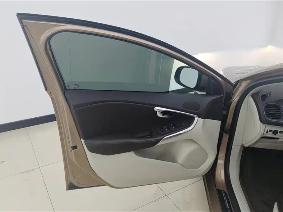 Volvo V40 2015 1.6T