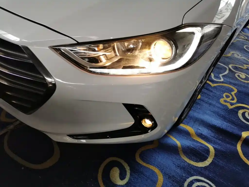 Hyundai Elantra — миниатюра 24