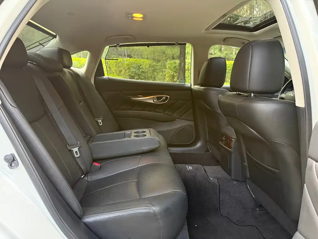 Infiniti Q70 — миниатюра 31