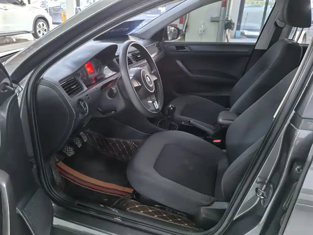Volkswagen Santana — миниатюра 7