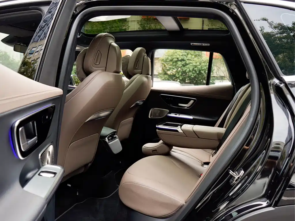 Mercedes-Benz EQE SUV — миниатюра 11