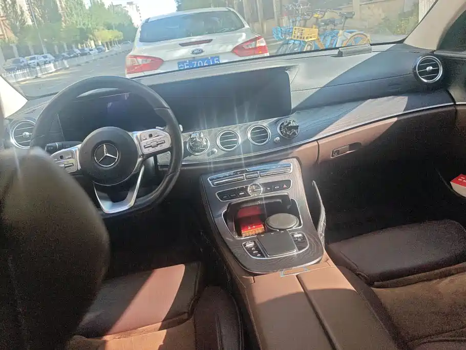 Mercedes-Benz E-Class — миниатюра 12