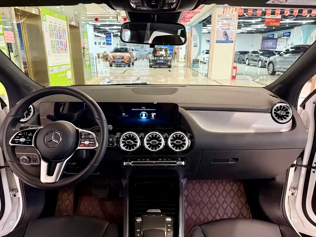 Mercedes-Benz GLA — миниатюра 8