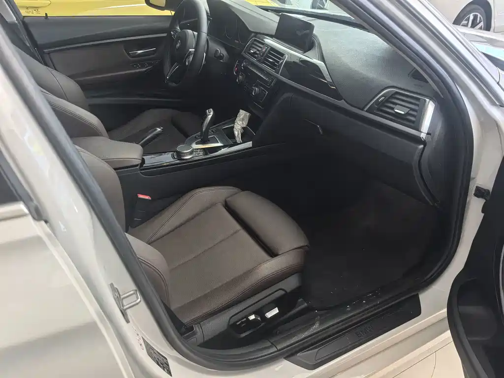 BMW 3 Series — миниатюра 14