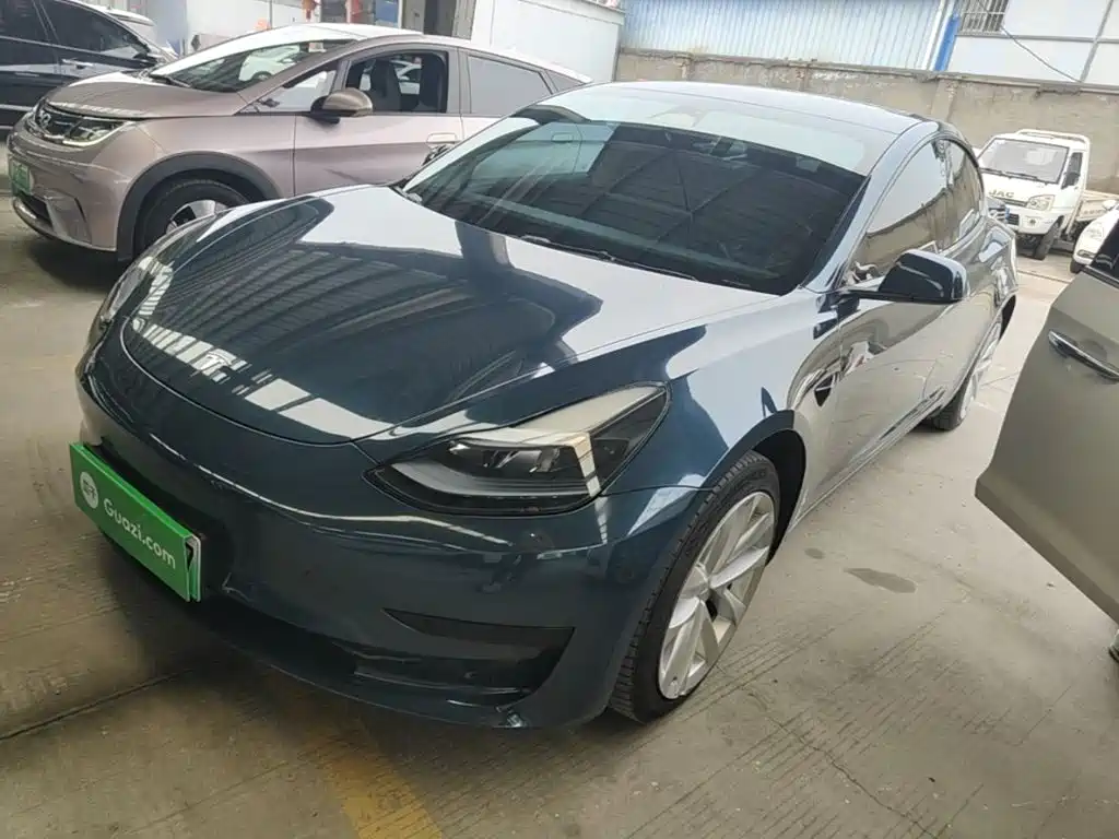 Tesla Model 3 — миниатюра 2