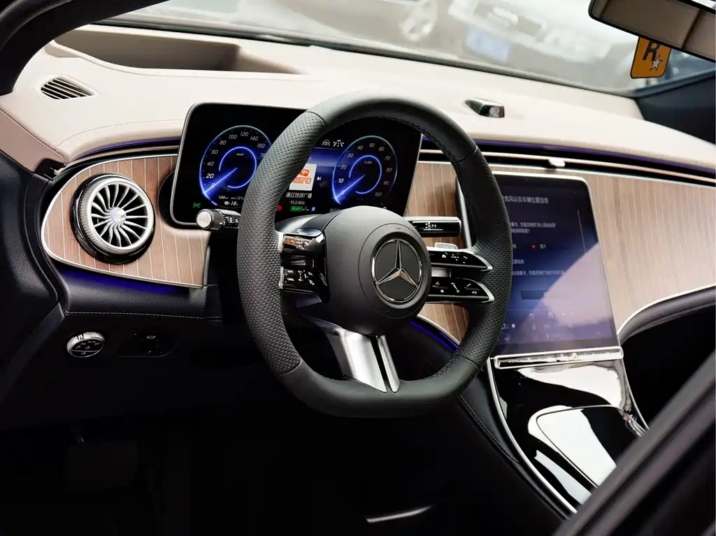 Mercedes-Benz EQE SUV — миниатюра 12
