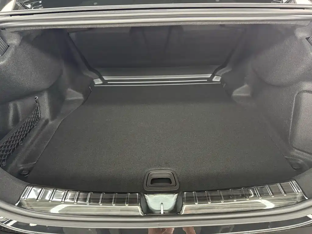 Mercedes-Benz E-Class — миниатюра 28