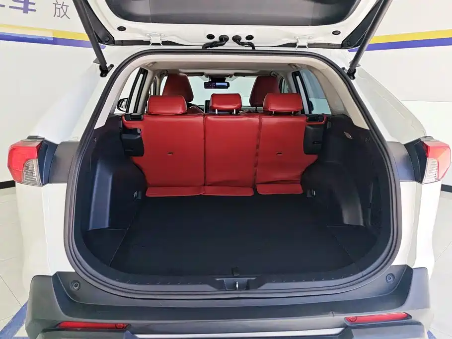 Toyota RAV4 — миниатюра 4