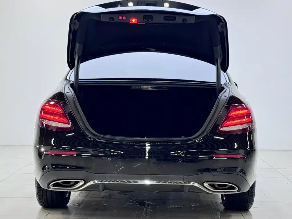 Mercedes-Benz E-Class — миниатюра 5