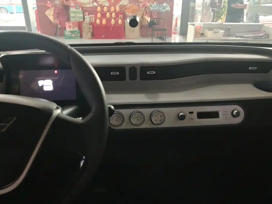 Wuling MINIEV — миниатюра 13