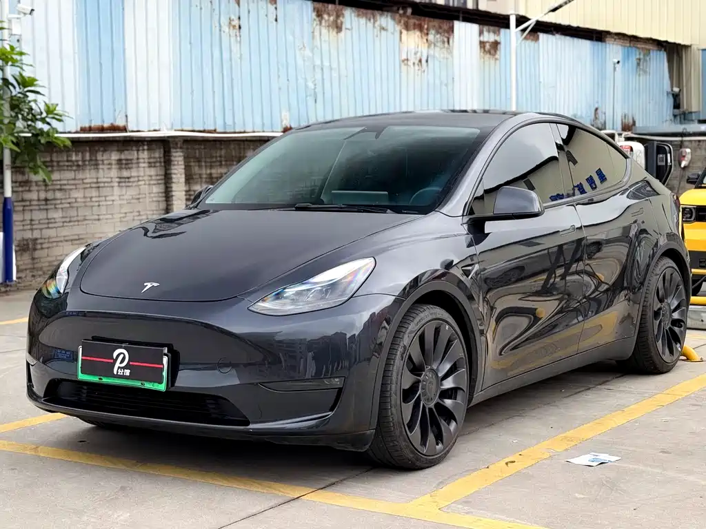 Tesla Model Y 2024
