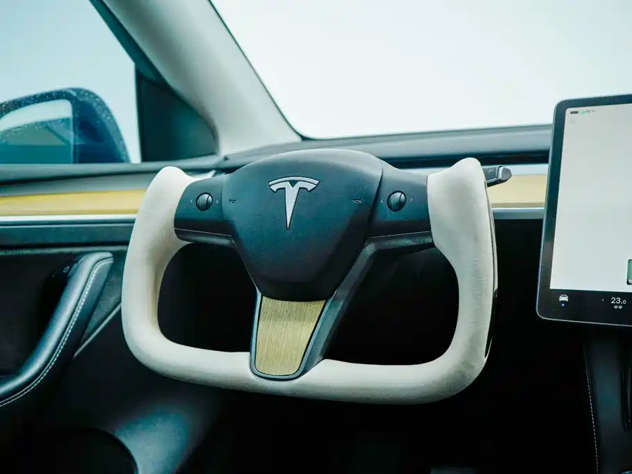 Tesla Model Y — миниатюра 16