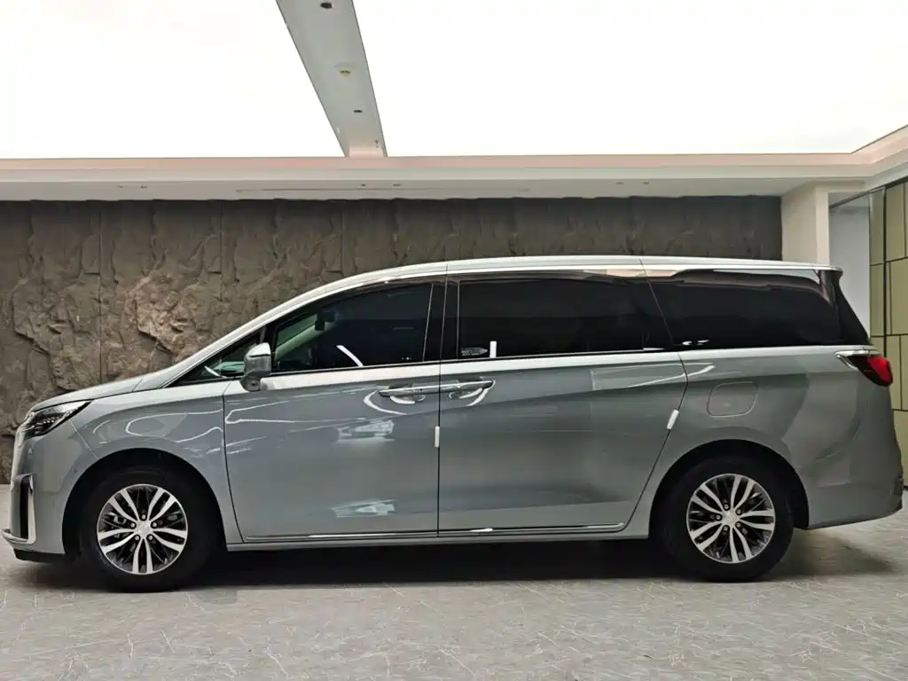 Buick GL8 — миниатюра 3