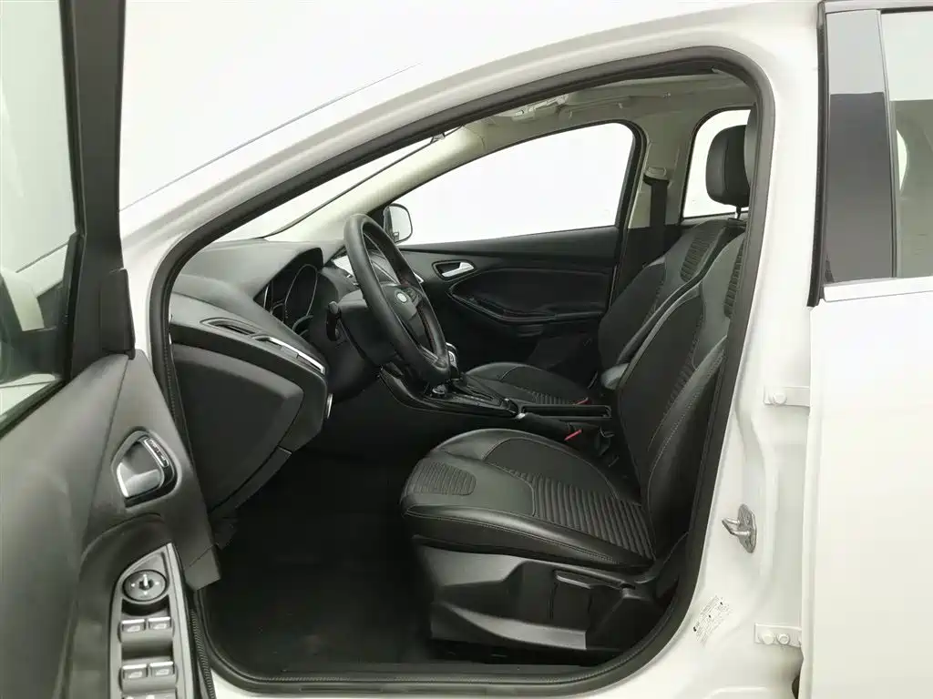 Ford Focus 2017 EcoBoost 180 AT Elite