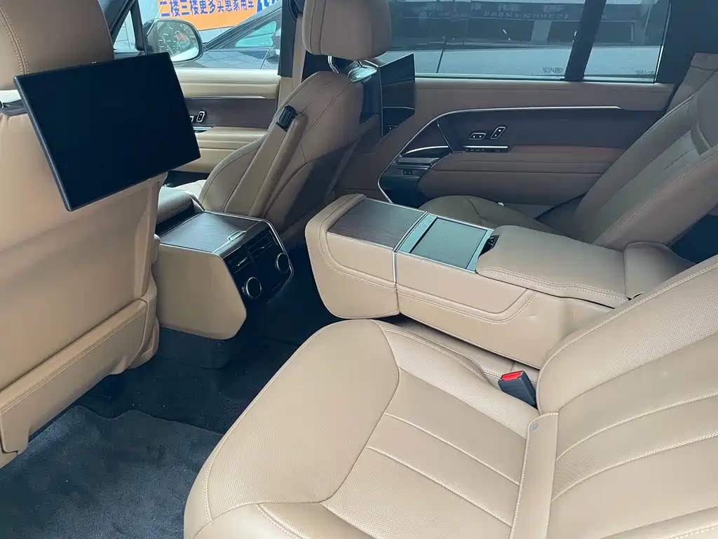 Land Rover Range Rover 2024 3.0 L6 400PS Long Wheelbase