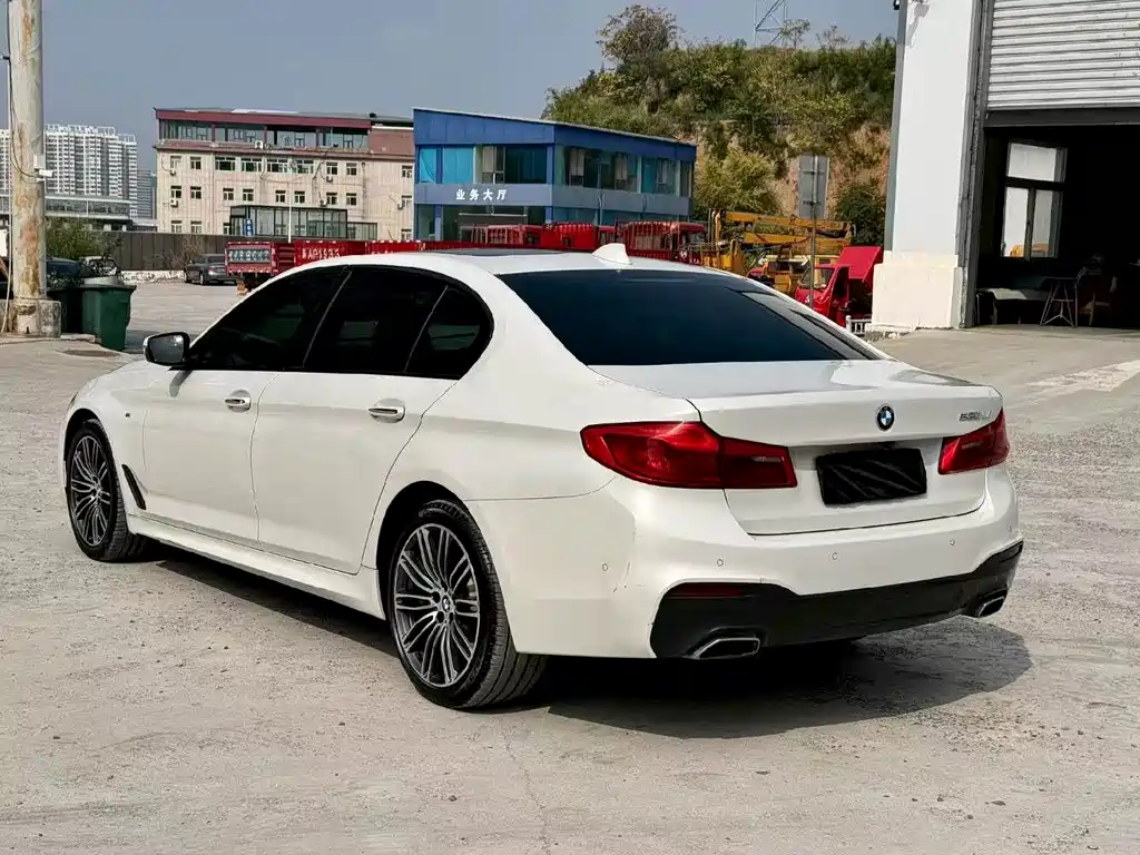 BMW 5 Series — миниатюра 7