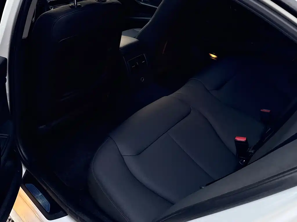 BMW 3 Series — миниатюра 8
